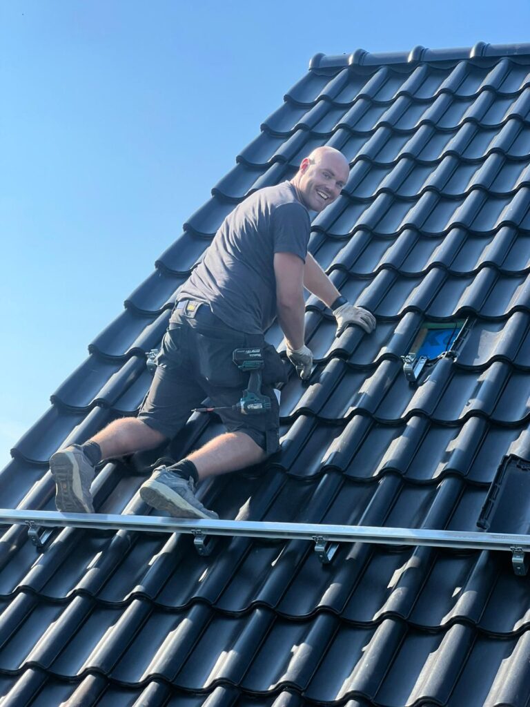 Van Hove Zonnepanelen - Laadpalen - Ventilatie